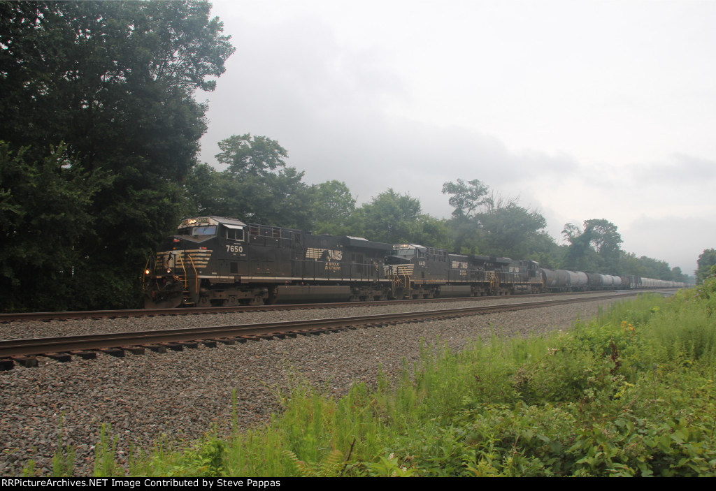 NS 7650 takes train 13V west